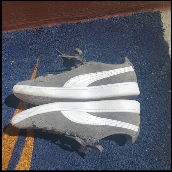 Puma Vikky EUC Size 6.5M Gray - Picture 5 of 9